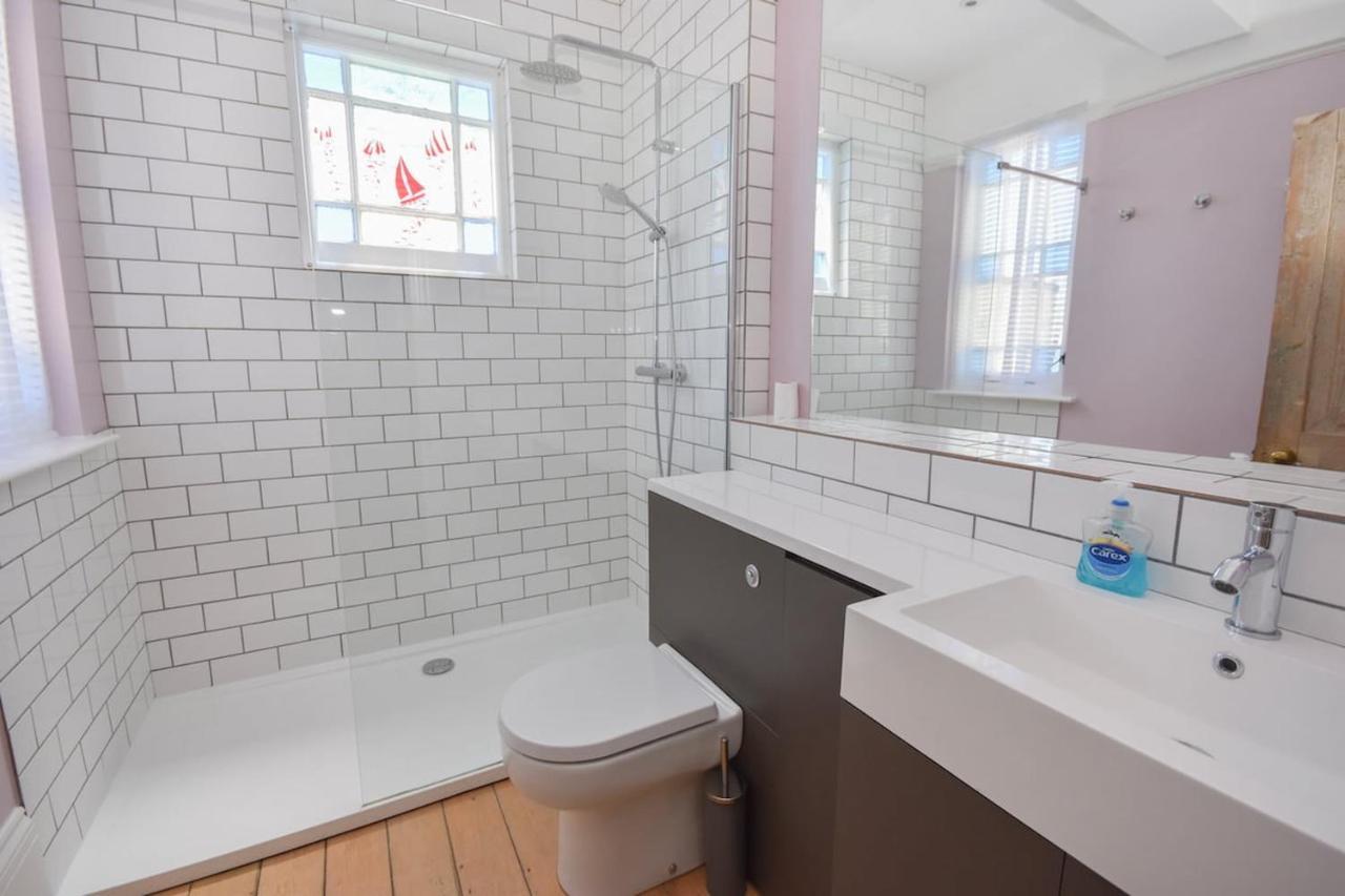 Arden Villa, Sleeps 8, Moments From The Golden Sandy Beach Of Ryde Райд Екстериор снимка