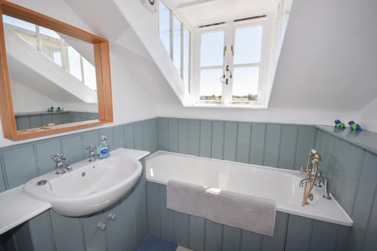 Arden Villa, Sleeps 8, Moments From The Golden Sandy Beach Of Ryde Райд Екстериор снимка