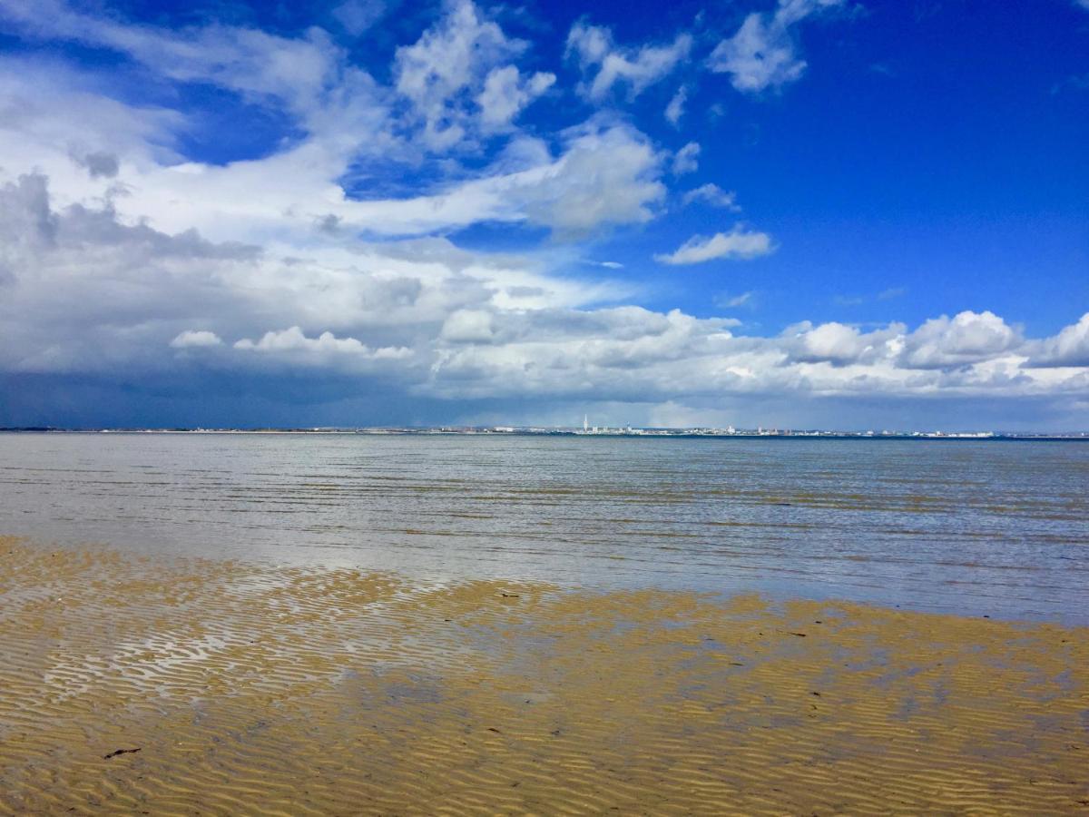 Arden Villa, Sleeps 8, Moments From The Golden Sandy Beach Of Ryde Райд Екстериор снимка