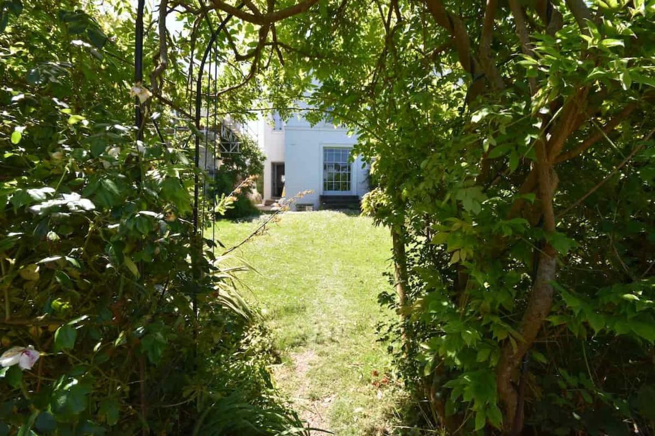 Arden Villa, Sleeps 8, Moments From The Golden Sandy Beach Of Ryde Райд Екстериор снимка