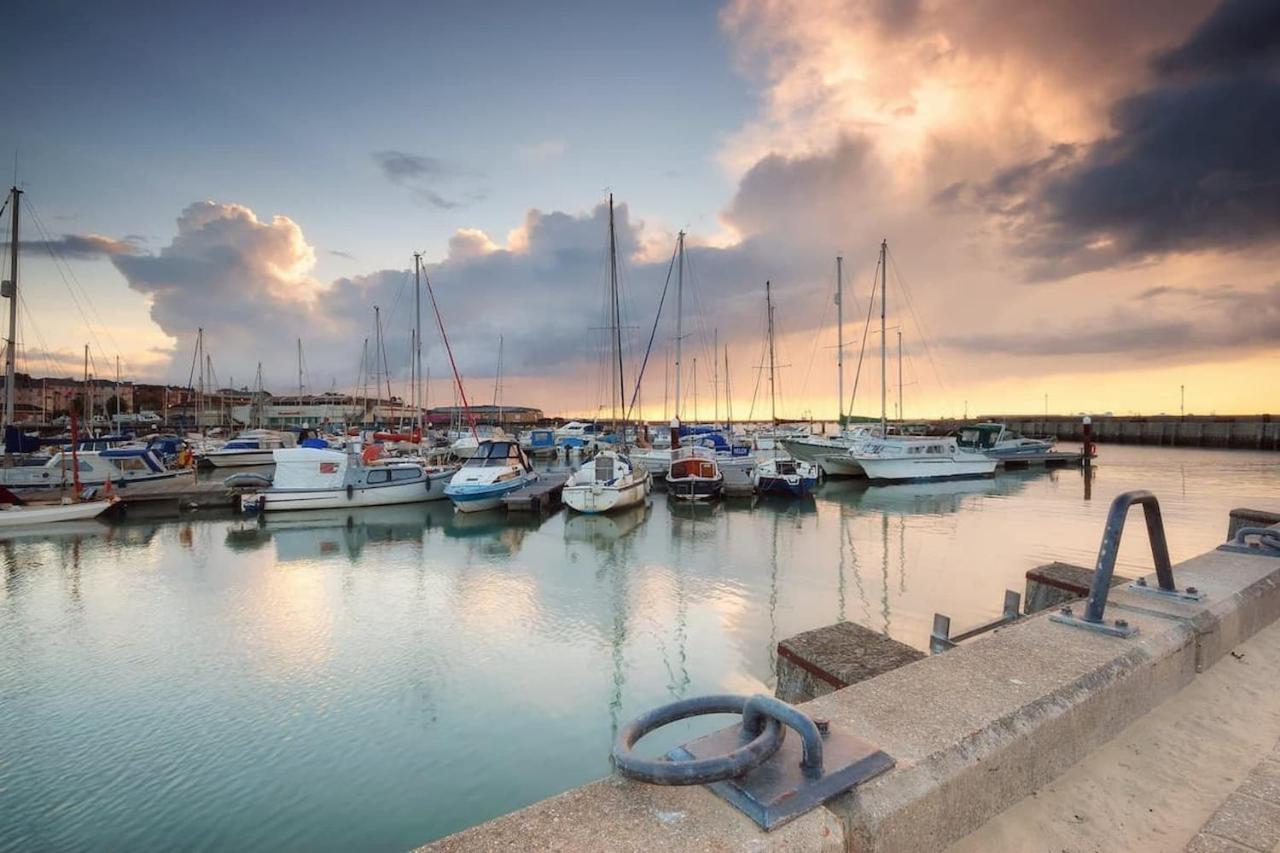 Arden Villa, Sleeps 8, Moments From The Golden Sandy Beach Of Ryde Райд Екстериор снимка
