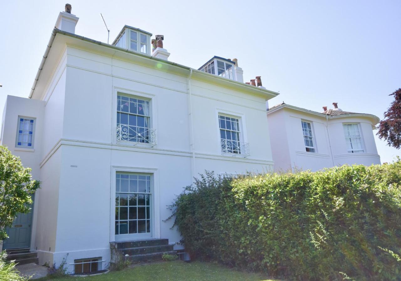 Arden Villa, Sleeps 8, Moments From The Golden Sandy Beach Of Ryde Райд Екстериор снимка